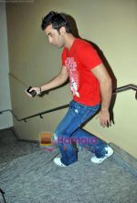  Ranbir Kapoor at Wake Up Sid photo shoot for bookmyshow.com winners in CNN IBN Offic on 3rd Oct 2009 (13).JPG